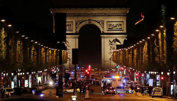 Francia: Estado Islámico se adjudicó tiroteos en los Campos Elíseos de París