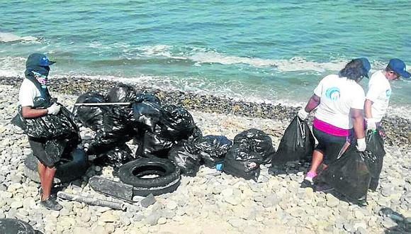 Industria pesquera culmina limpieza de las playas en Pisco