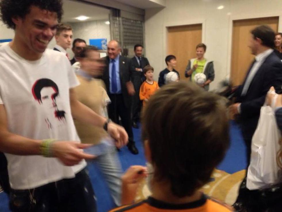 Alan García llevó a su hijo a conocer a los jugadores del Real Madrid