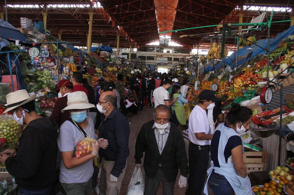 Descontrol en el mercado San Camilo por falta de serenos, policías (FOTOS)