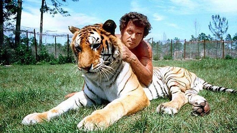 Steve Hawkes, uno de los intérpretes de Tarzán, murió a los 77 años 