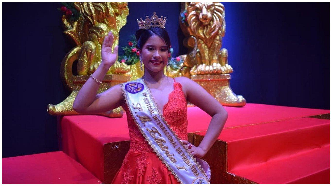 Zlatnia Elera es coronada como reina del Festival de la Primavera