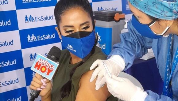 Melissa Paredes recibió la primera dosis de la vacuna contra el COVID-19. (Foto: @melissaparedes)