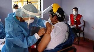 Más de 10 mil servidores de salud recibieron la primera dosis de la vacuna contra el COVID-19 en Cusco