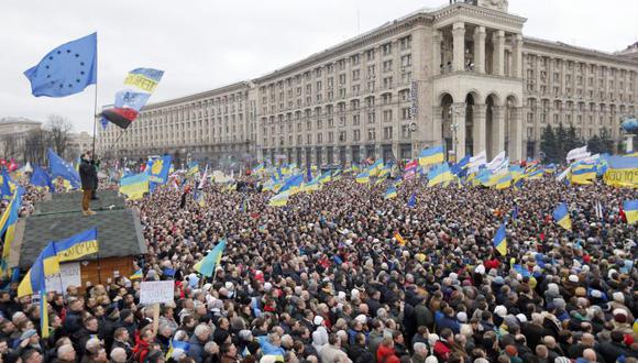 Cientos de miles de ucranianos piden salida de Presidente