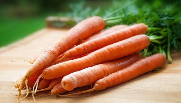 Elige zanahorias firmes con un color naranja uniforme y nunca aquellas que estén blandas o maltratadas. (Foto: Canva)