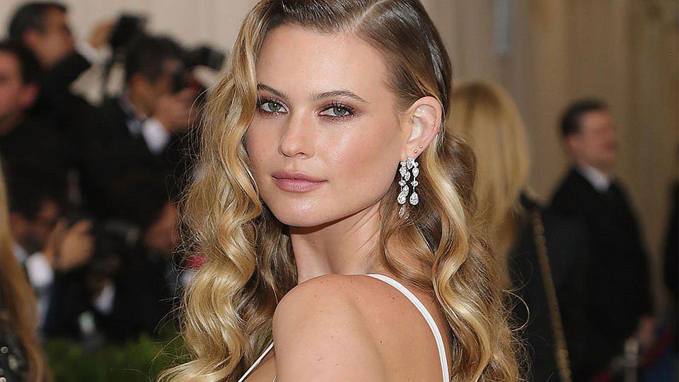 La esposa de Adam Levine, Behati Prinsloo, regresa a las pasarelas de Victoria's Secret