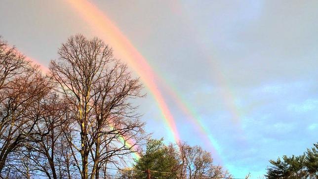 Un arco iris cuádruple: el raro fenómeno captado en EE.UU