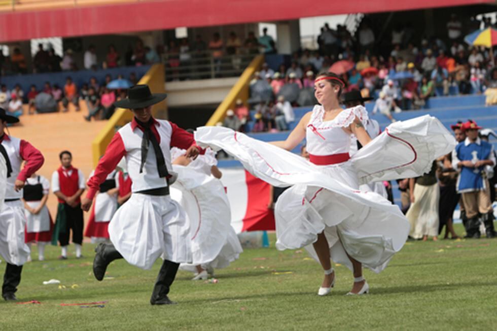Danzantes deslumbraron en Carnaval Internacional de Tacna