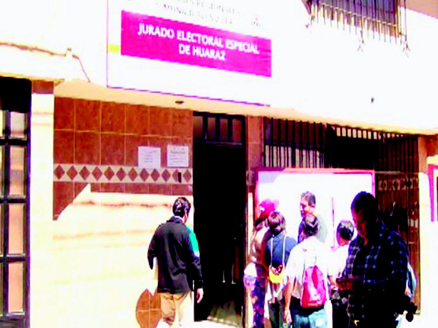 Procesados por corrupción y demandados por alimentos en listas al GRA 