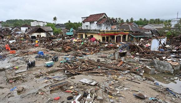 Indonesia: Hombre encontró a su esposa y tres hijos con vida tras tsunami