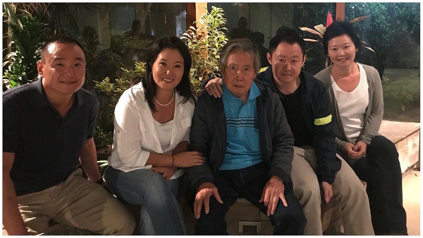 Alberto Fujimori se reúne con sus hijos tras salir en libertad