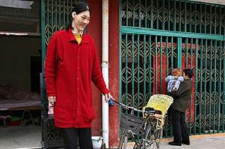 Muere la mujer más alta del mundo