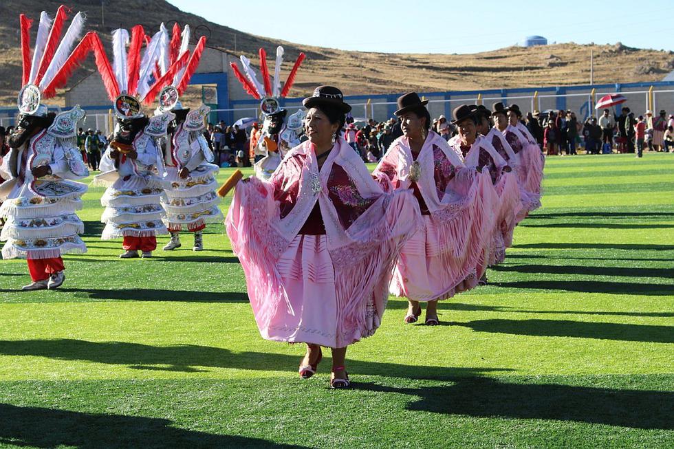 Cultura y religión se unieron en celebración al Niño San Salvador en Capachica