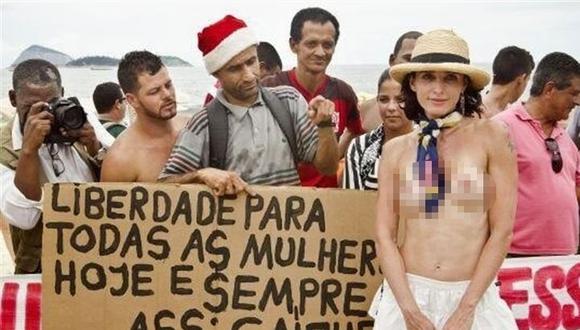 Muestran senos para protestar contra norma que impide topless en playas