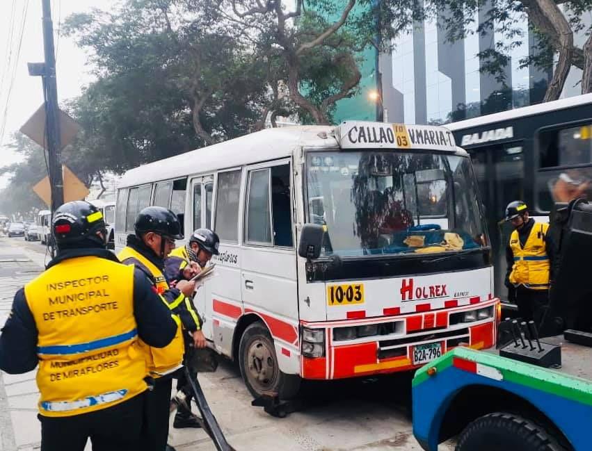 Miraflores busca combatir el transporte informal, especialmente a las coaster ‘piratas’. (Facebook)