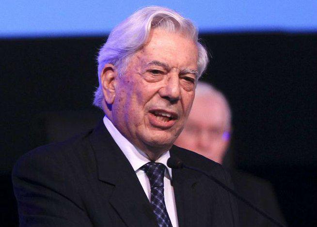 Mario Vargas Llosa a prensa: "Han hecho todo un alboroto, como si yo fuera artista de cine" (Video)
