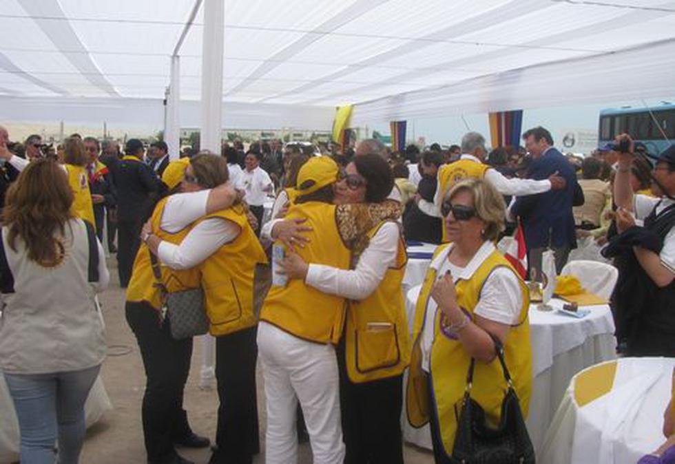 FOTOS: Chile y Perú unidos en un "abrazo por la paz" 