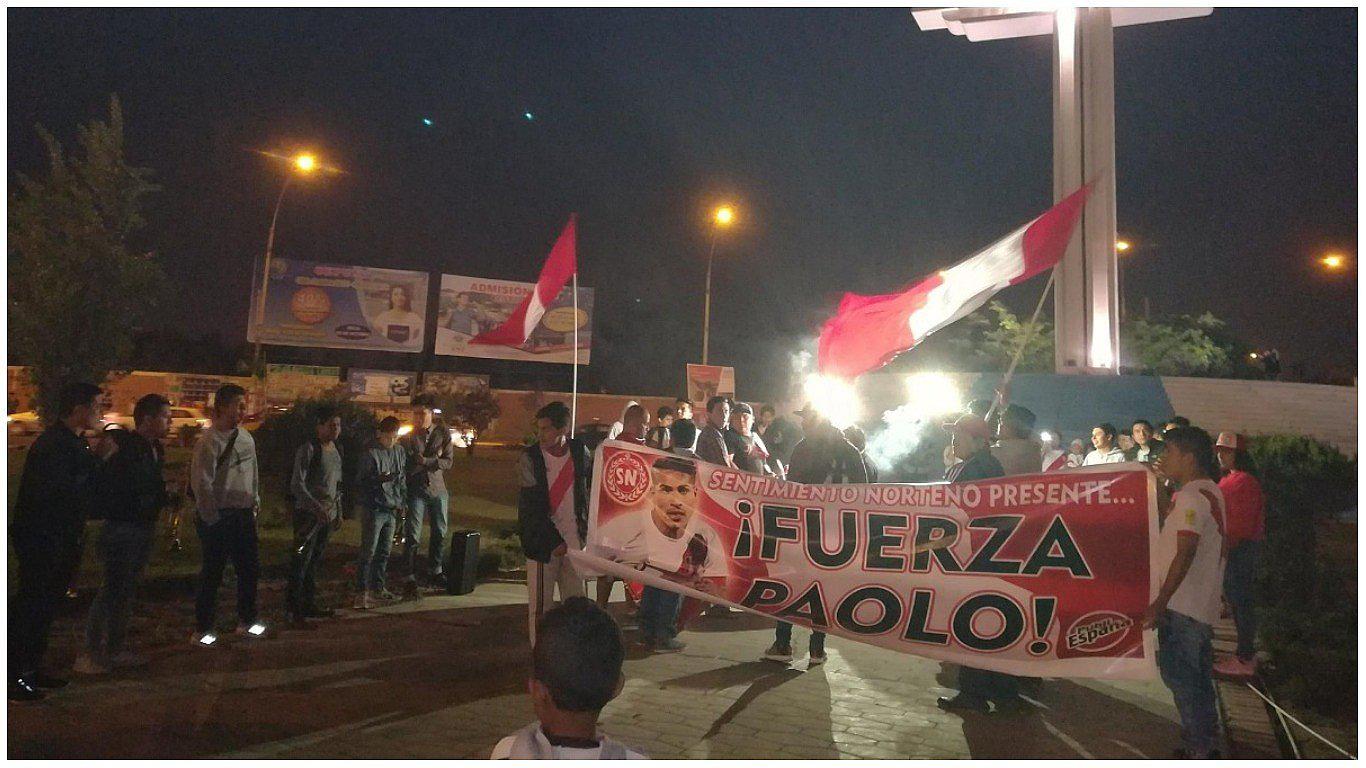 Paolo Guerrero: Trujillanos participaron de banderazo en apoyo al capitán de la selección (VIDEO)