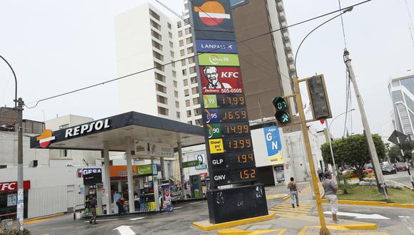 Petroperú y Repsol nuevamente elevaron los precios de los combustibles. (Foto: GEC)