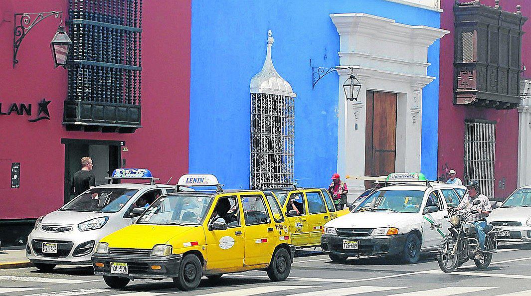 Trujillo: 2000 autos Tico tenían que salir de las pistas el 2016, pero se quedarían todo este año 