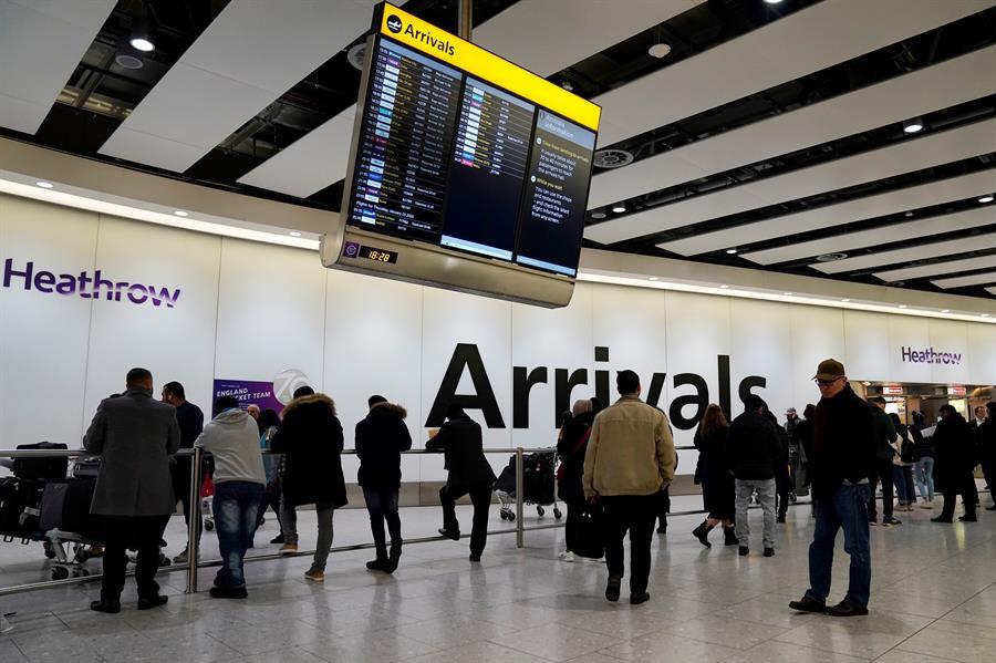 El Ministerio de Salud hizo algunas recomendaciones a quienes viajarán a China durante estos días. EFE