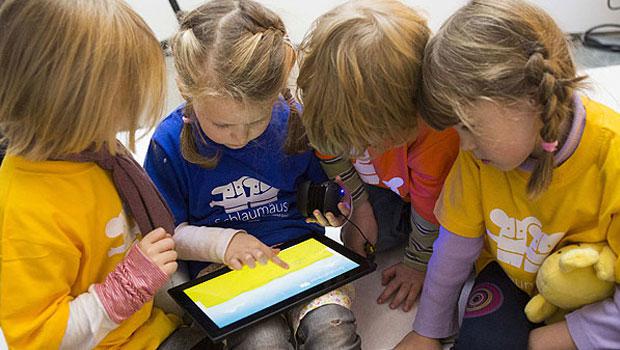 ¡CUIDADO! Niños que usan tablets y smartphones pueden sufrir este terrible mal