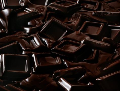Consumo de chocolate negro reduce riesgo de infartos