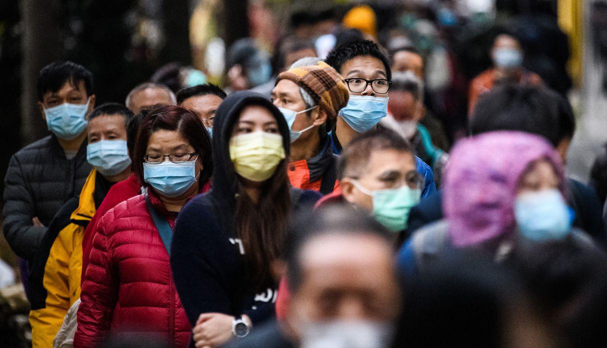 El COVID-19, nombre oficial de la nueva cepa de coronavirus, ha dejado más de 1.100 muertos y 45.000 contagiados en China. (AFP).