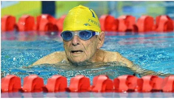 Nadador de 99 años rompe el récord mundial de los 50 metros en Australia