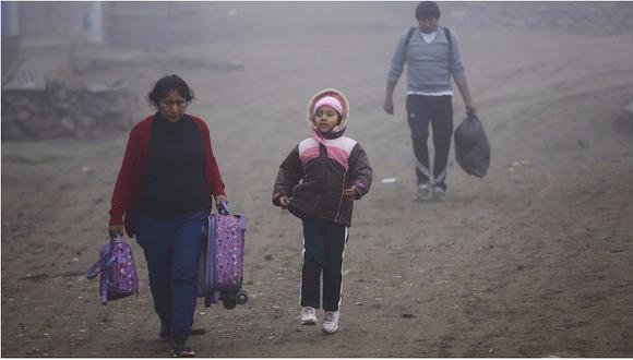 Niños son víctimas de llovizna, humedad y frío en “Ticlio Chico”