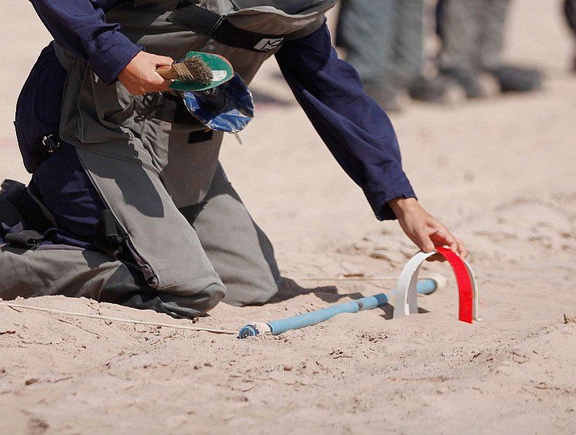 Peruano pierde la pierna tras explotarle una mina en la frontera con Chile