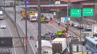 Vía de Evitamiento: chofer de furgoneta murió tras chocar con tráiler (VIDEO)