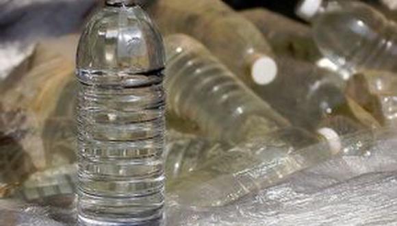 EEUU: Venden agua sucia a mil dólares la botella