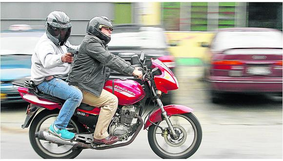 ​Ladrones a bordo de una moto roban mochila con ocho mil soles