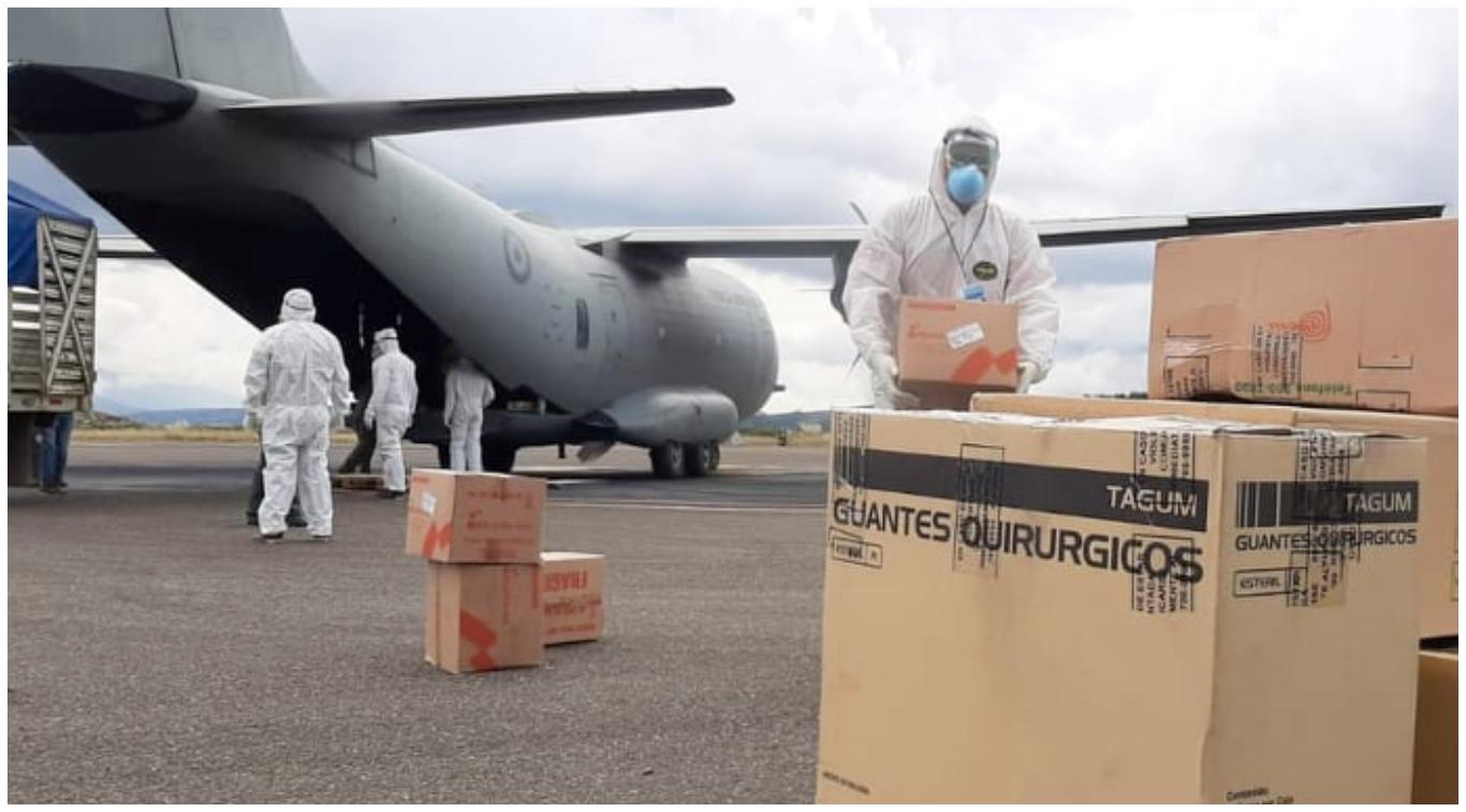 Gobernador de Amazonas recibió importante dotación de equipos biomédicos para luchar contra coronavirus.