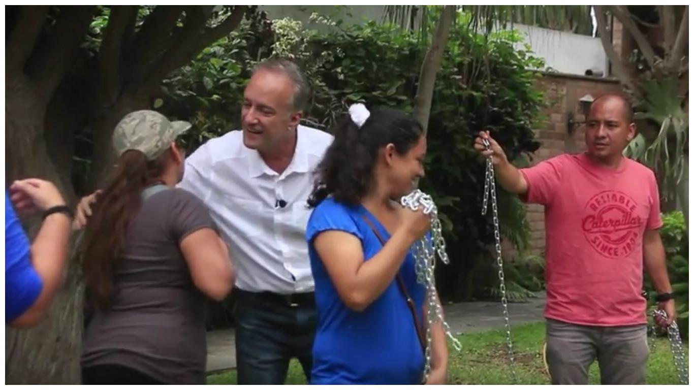 ​Nano Guerra: Así preparó su encadenamiento en Palacio de Gobierno (VIDEO)