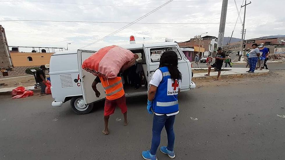 ​Voluntarios solidarios que alimentan a personas más necesitadas(VIDEO)