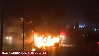 Panamericana Sur: auto y camión se incendian tras choque y conductores quedan heridos