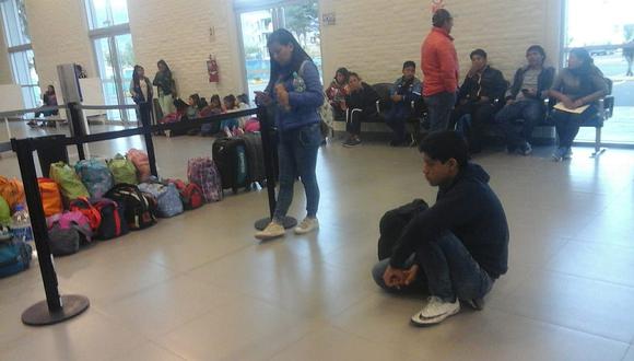Delegación escolar de Huanta quedó abandonada en aeropuerto