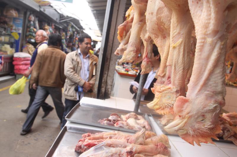 Precio del pollo en granja bajó  S/.0.80 en los últimos días 