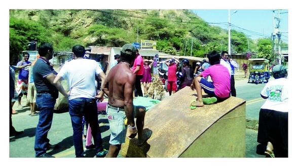 Pobladores de Bocapán bloquean panamericana por falta de agua
