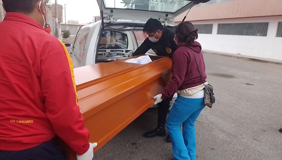 Pasado las 7 horas el cuerpo de la joven muer fue trasladado a la morgue de Tacna