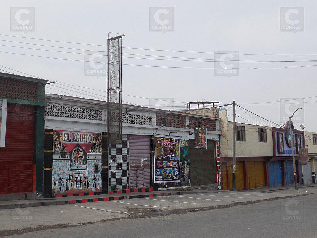 Vigilantes de night club Egipto atacan a estudiante