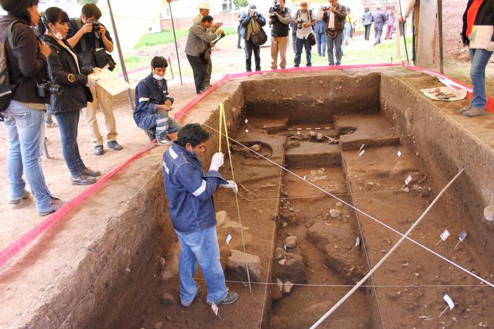 Descubren restos de hace 3 mil  (Fotos)