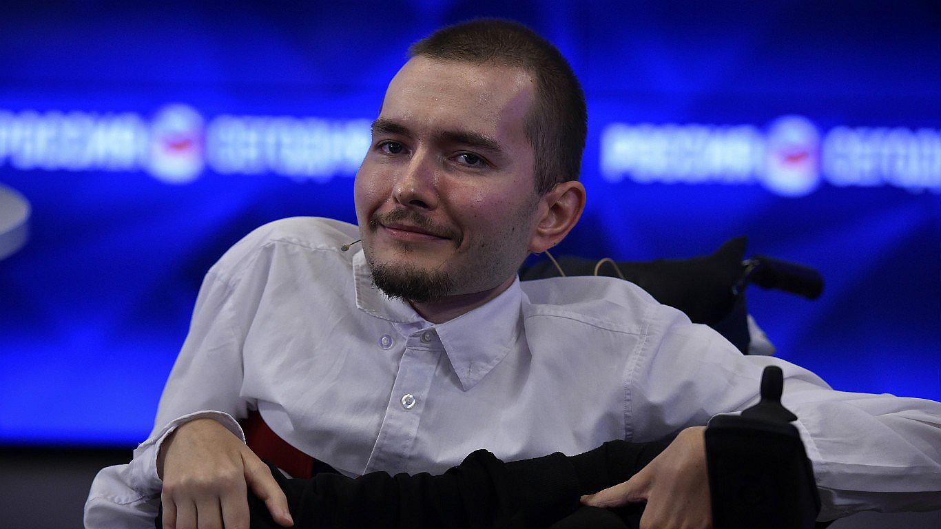 Conoce al primer médico que realizará un trasplante de cabeza 