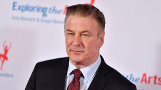 Alec Baldwin se pronuncia tras matar accidentalmente a directora de fotografía de la película “Rust”