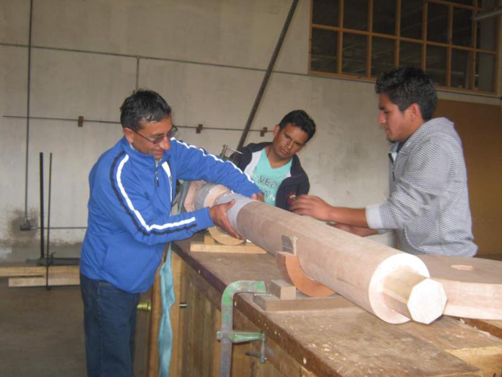 Operación Mato Grosso capacita a jóvenes de familias pobres para fabricar  muebles de exportación