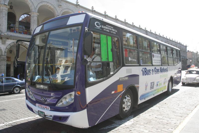 Presentaron primer bus a gas natural