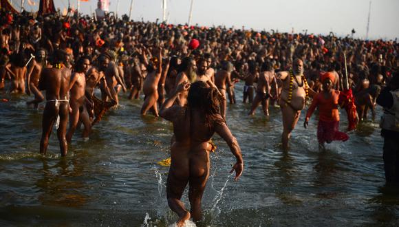 Imágenes del Kumbh Mela, la festividad religiosa con mayor congregación en el mundo. (AFP)